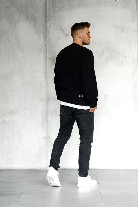 BLACK OVERSIZED KNIT SWEATER
